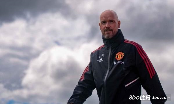 曼晚：曼联昨日重新集结，滕哈赫在首训前发表了几分钟讲话