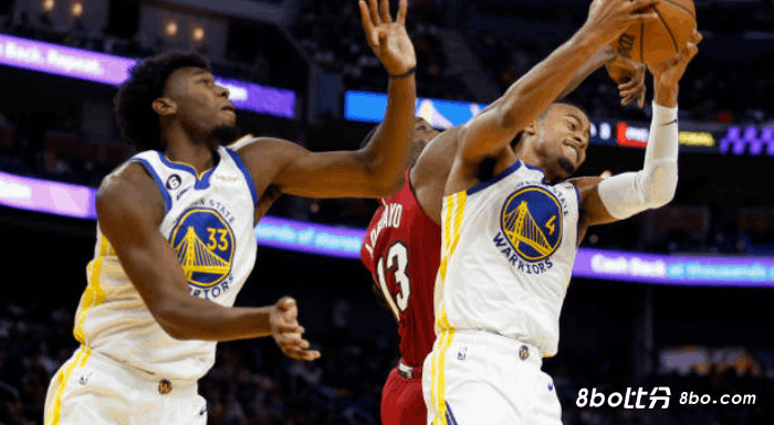 勇士考虑打包交易怀斯曼和穆迪