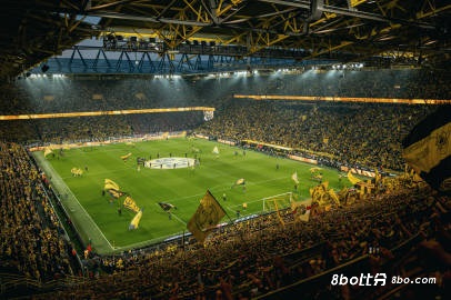 多特主场73056名球迷集体合唱圣诞歌曲，创造新的吉尼斯世界纪录