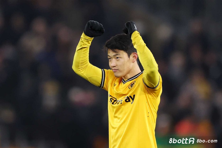 官方：狼队与韩国国脚黄喜灿续约至2028年