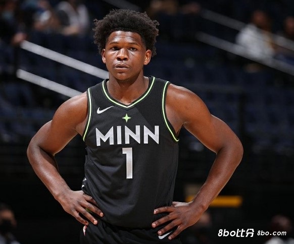 爱德华兹19中9拿下27分7板5助3断