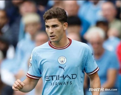 阿尔瓦雷斯：我在曼城很开心，对我们所取得的成绩很满意