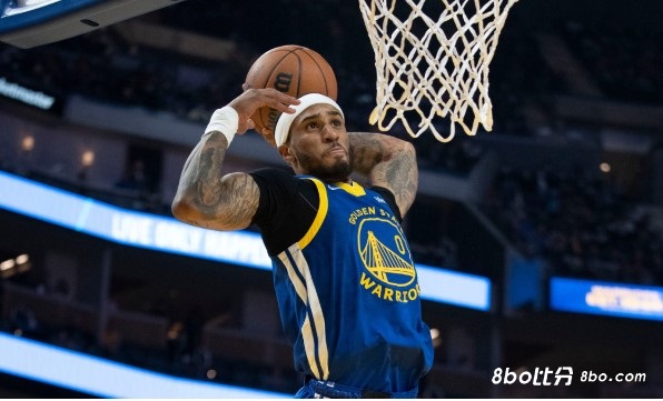 科尔:佩顿今日参加了半场对抗训练 明日能否复出待定