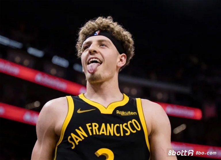 波杰姆斯基：我一直和库里打趣让他学学哈登 这样他能场均40分