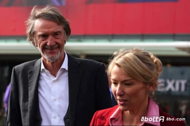 太阳报：拉特克利夫收购曼联后首次造访老特拉福德，与高管交谈