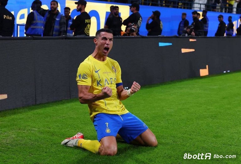 利雅得胜利主帅在采访中谈C罗