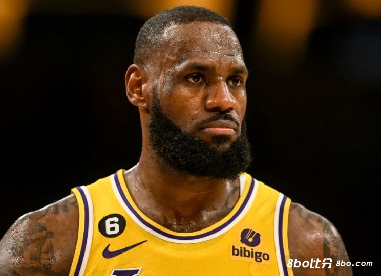 里夫斯：詹姆斯身体天赋太好&且强壮 有时被犯规看起来都不像犯规