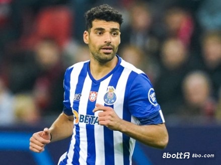 迪马：国米希望今夏免签泽林斯基和塔雷米，将努力劝阻两人续约