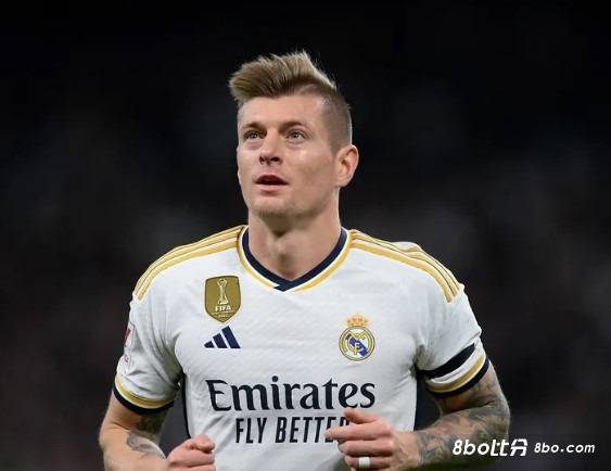 塞尔：克罗斯保持自己对沙特的态度不变，并以微笑应对现场嘘声