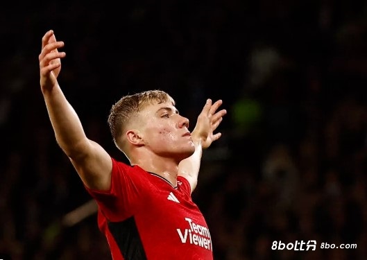 霍伊伦：拉什福德助攻了我好几次，我也乐意为他送上助攻