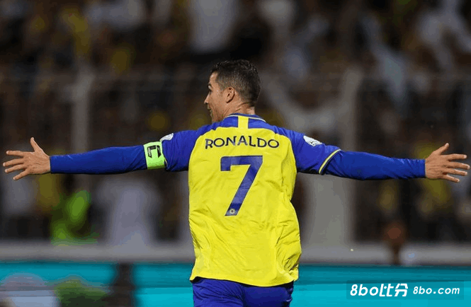 沙特媒体：C罗小腿肌肉受伤需两周治疗，中国行首场出战成疑