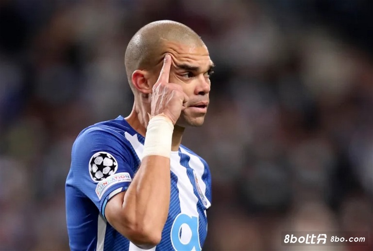 老兵不死！40岁360天的佩佩为欧冠淘汰赛中首发的最年长外场球员