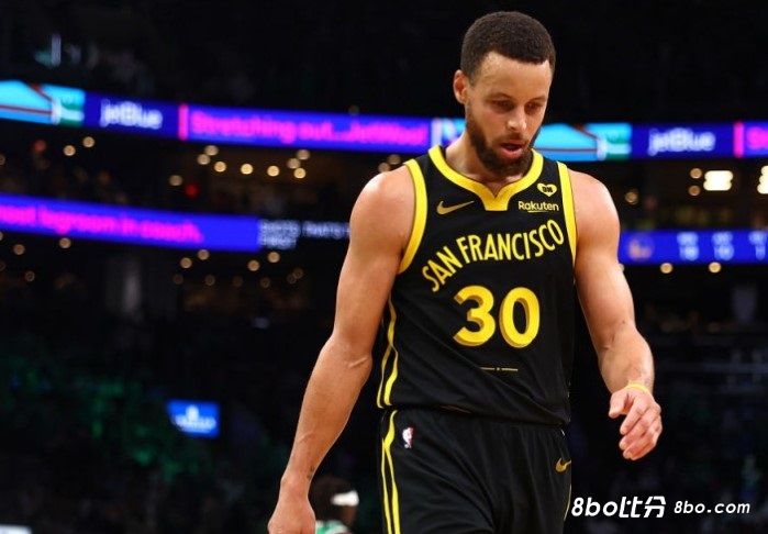 并无大碍！库里谈膝伤：并未对我在场上造成困扰 出场比赛是一个很好的决定