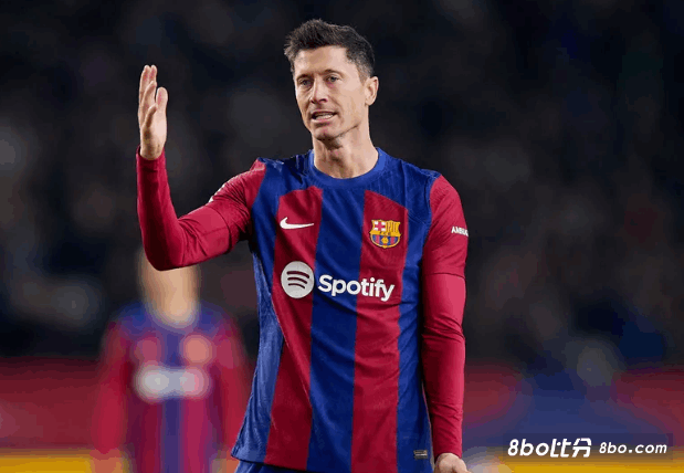 转投其他联赛？莱万在巴萨的未来存疑，下赛季他的年薪将高达3200万欧