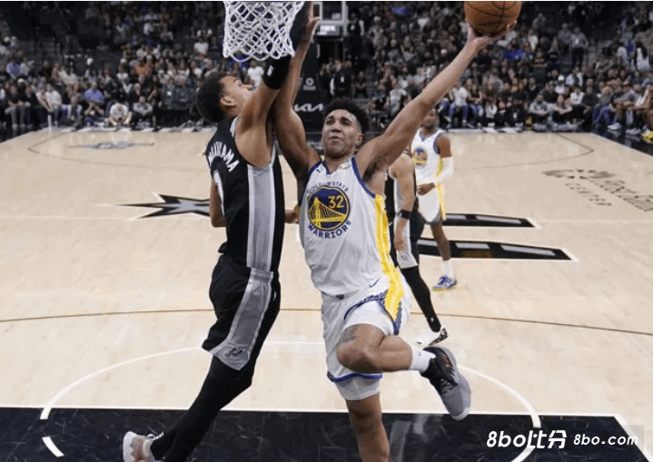 未来可期！TJD谈隔扣文班：赛前就跟卢尼说了，如果有机会我一定会隔扣他