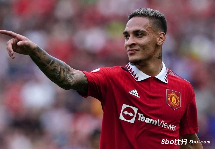 要不改踢后卫？滕哈赫：安东尼出现在左后卫时防守非常出色，但别误会他不是后卫