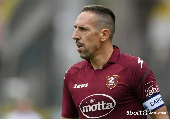 开启执教生涯？斯基拉：里贝里将担任萨勒尼塔纳助理教练，今天进行首场训练