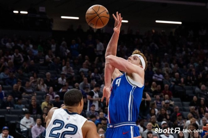 国王折损射手！许尔特遭遇肩关节脱臼和肩袖撕裂，目前暂无复出时间表