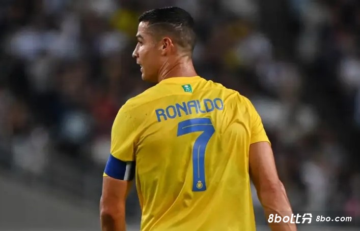 啪啪打脸！专家称C罗已不是葡萄牙最好的球员，数天后C罗戴帽