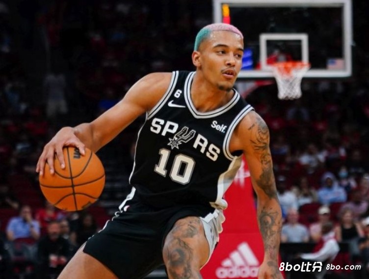 波波：瓦塞尔和索汉本赛季均取得了巨大进， 他们的信心提升很大