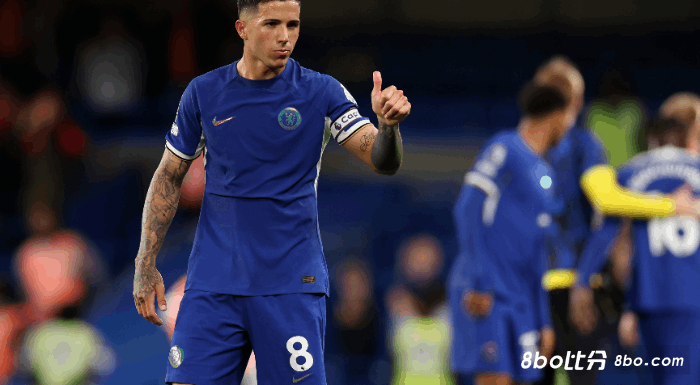 记者：恩佐内收肌发炎对阵埃弗顿可能休息，以100%状态出战曼城