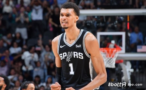 最近3个入选最佳防守阵容的新秀分别是文班&邓肯&大卫