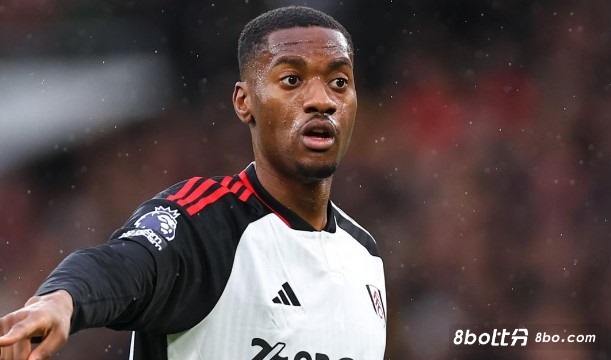 天空：富勒姆后卫阿达拉比奥尤正在接受体检，即将自由转会切尔西