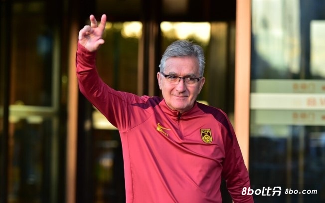 记者：期盼伊万别瞎整活，这种关键比赛稳定和务实是第一位的