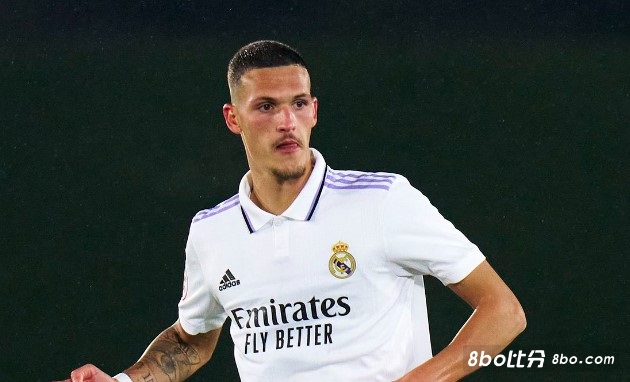 意天空：皇马后卫拉法