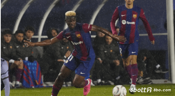 世体：弗里克看好法耶，希望将他纳入巴萨季前赛阵容