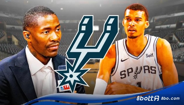 克劳福德：我教了文班一些背运动作，这本是后卫才能做出来的