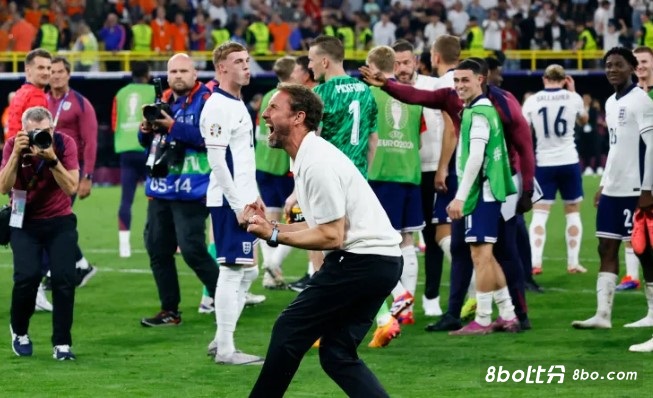 被喷麻了！索斯盖特：我们都渴望被爱，付出得不到回应真的很难