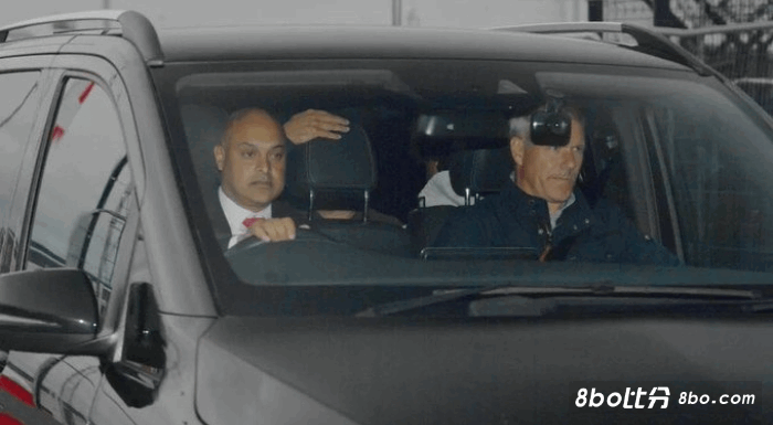 强援加盟！齐尔克泽被拍到飞抵曼彻斯特机场，本周五接受曼联体检