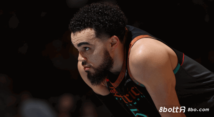 “降薪”1070万泰厄斯-琼斯上赛季薪资1400万 今年直接变底薪