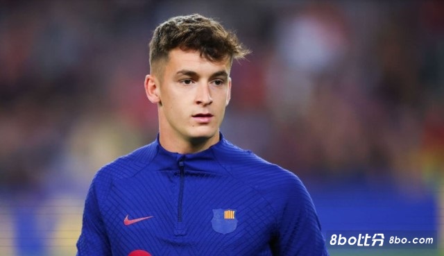 世体：弗里克很注重球员体能，季前赛他将重点考察卡萨多和贝纳尔