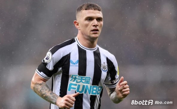 电讯报：西汉姆联想签新边后卫，特里皮尔也是目标之一