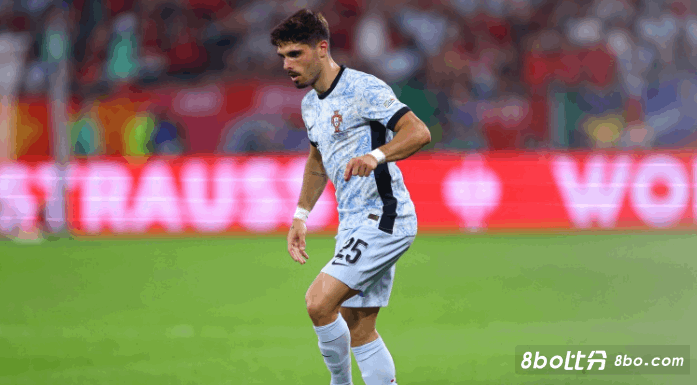 詹俊：德利赫特让曼联防线加强 切尔西新援即插即用的或只有内托