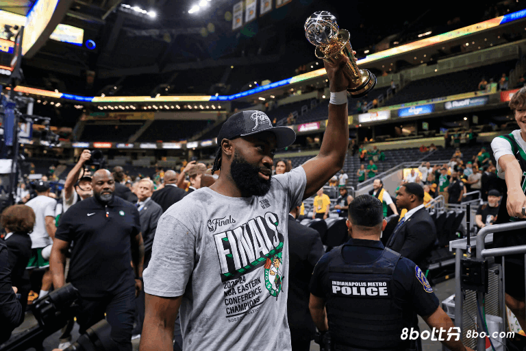 号不要了？杰伦推特账号仍未找回，库里吹杨范乔丹等人已取关