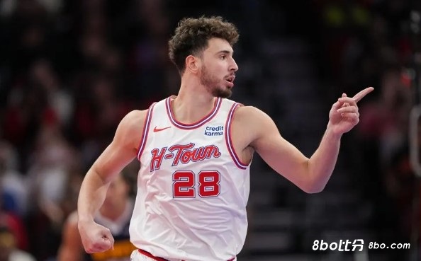 乌度卡：申京今夏训练成果不错，他攻防两端都能保持强度