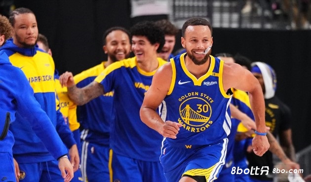 库里：我的脚踝感觉很好，现在是赛季初&要努力建立耐久度