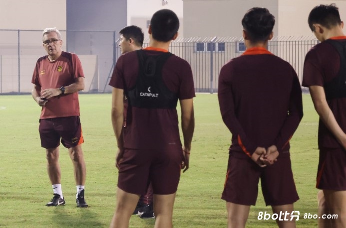 今晚战巴林！北青： 新人韩佳奇、陶强龙或无缘国足23人名单