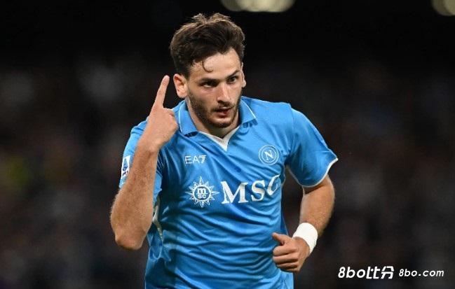 意天空：那不勒斯开出续约年薪+奖金为600万欧，K77要求800万欧