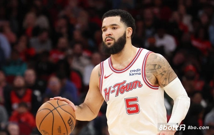 范弗里特：裁判们本赛季比之前好多了，我承认自己犯错了