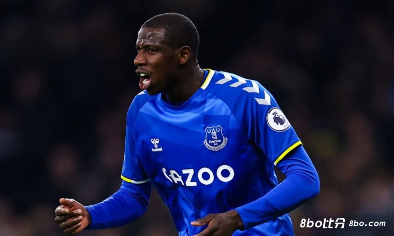 意媒：罗马希望在冬季引进新中场，有意杜库雷&普拉蒂&热伊茨