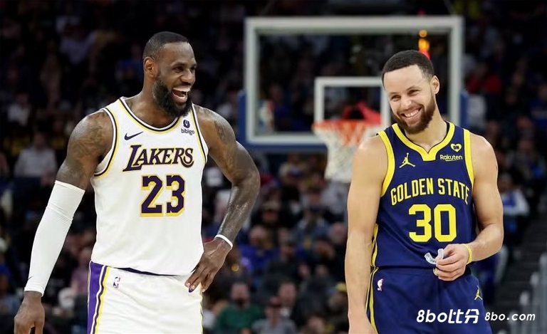 詹姆斯：在如此美妙的一天打球真不错，我和库里都为球迷倾尽所有