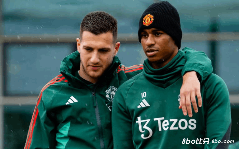 泰晤士报：转会希望逐渐消退，拉什福德加练想重回曼联阵容