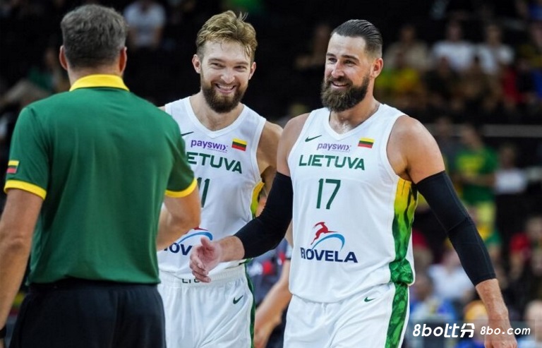 欧洲双塔！瓦兰小萨在国王聚首，二人曾是立陶宛男篮队友