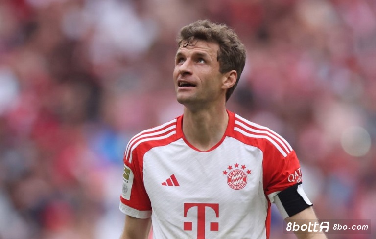 愿意降薪+替补？图片报：穆勒与拜仁近期将会再次谈判续约