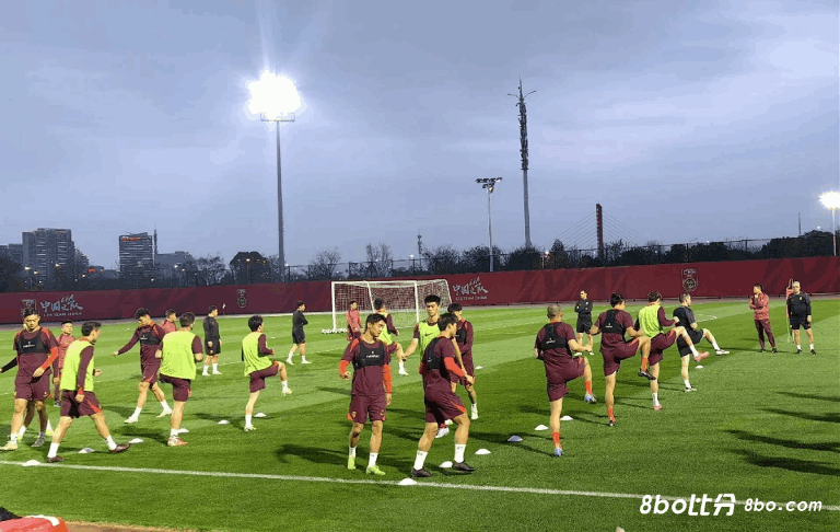 关注度拉满！超100名媒体记者报道国足昨日的训练