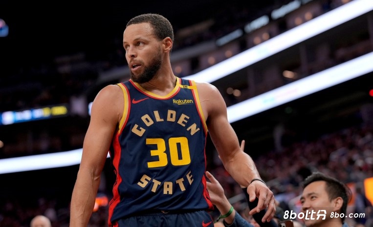 明天勇士客战马刺，库里左盆骨挫伤大概率出战比赛